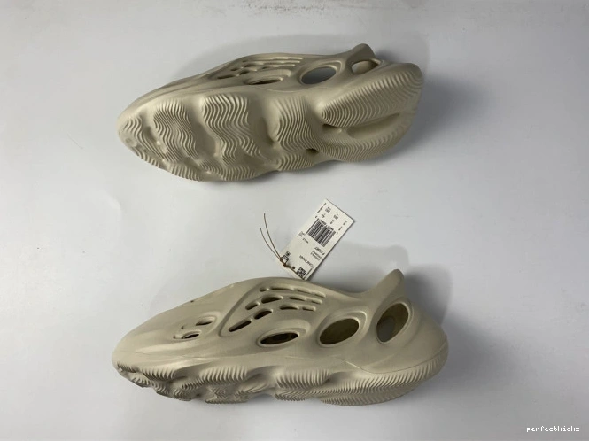 RNNR Yeezy Foam FY4567 Adidas Sand 0815